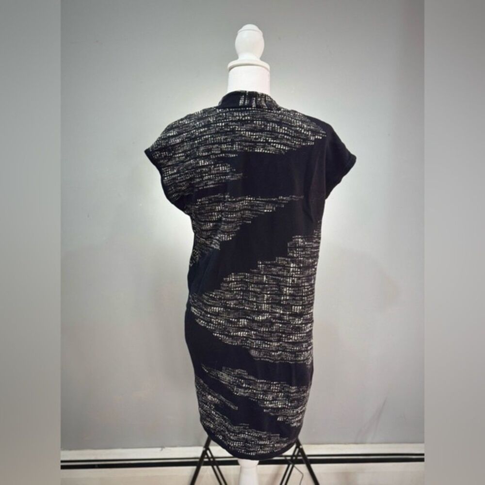SALE! B/W Chico’s Knit Sleeveless Open Vest Size 2 (12) EUC - Picture 2 of 6